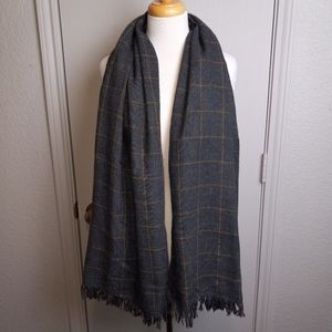 Scarf Dark Grey With Yellow Lines